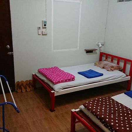 5 Minute Hostel Бангкок Экстерьер фото