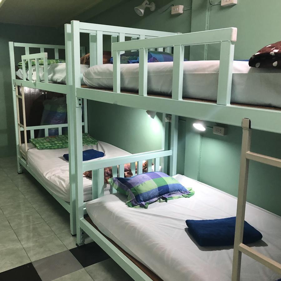 5 Minute Hostel Бангкок Экстерьер фото